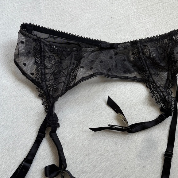 Elegant Black Lace Garter Belt + free🦋 pasties - Picture 4 of 5